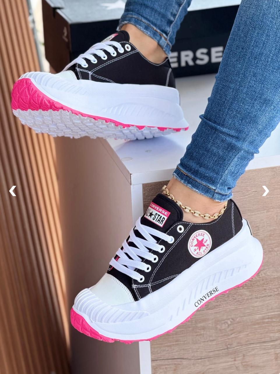 Tenis Converse Negra–Rosada