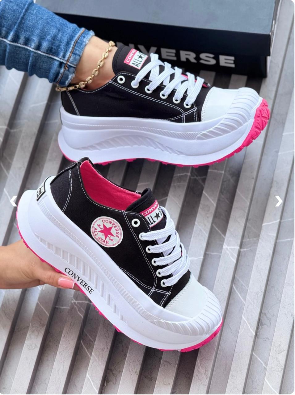 Tenis Converse Negra–Rosada