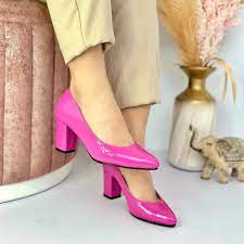 TACON  CUADRADO EN CHAROL