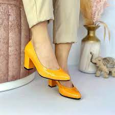 TACON  CUADRADO EN CHAROL