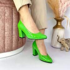 TACON  CUADRADO EN CHAROL